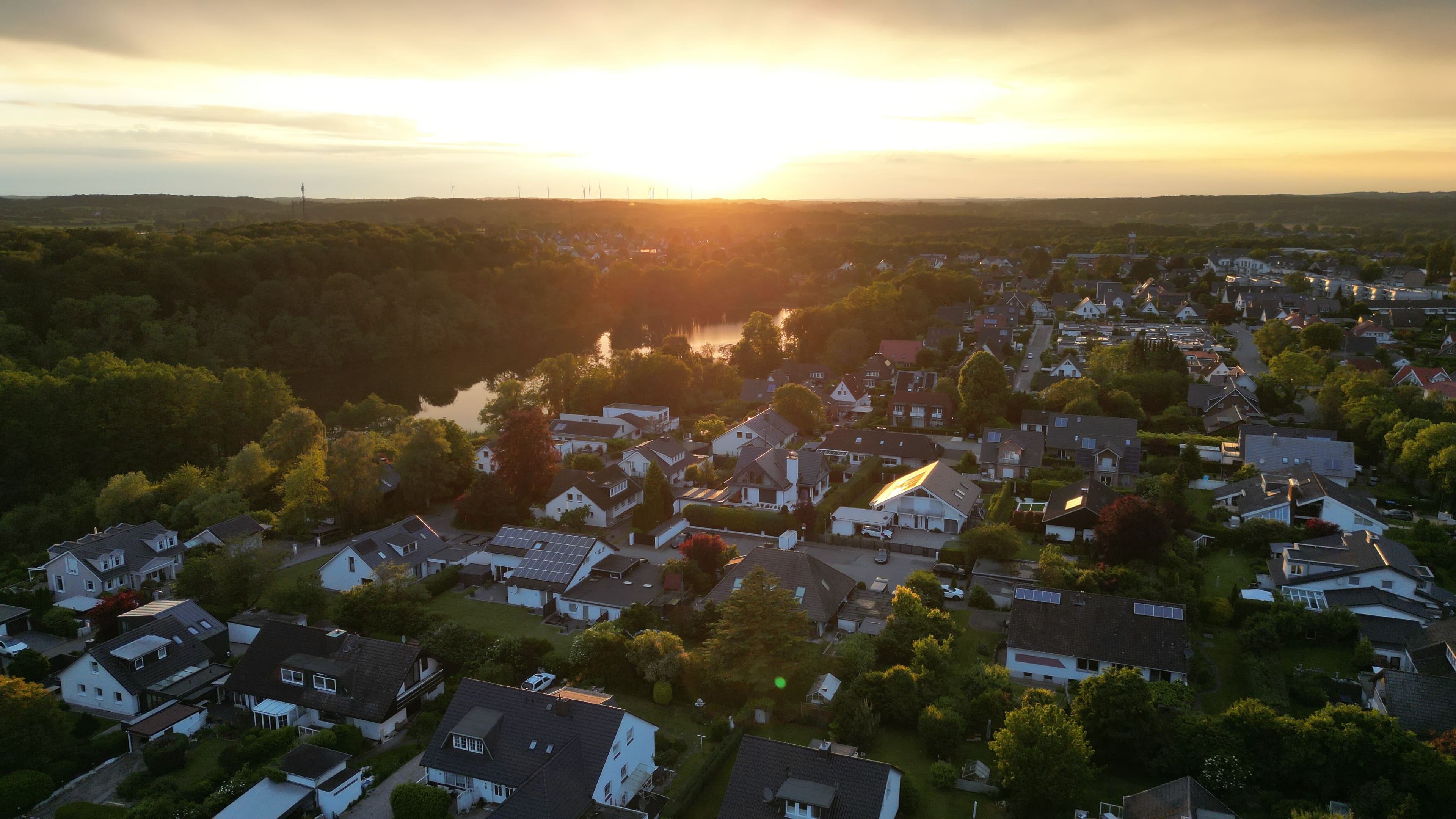 Hochauflösendes Luftbild einer Strandvilla in Niendorf an der Ostseeküste